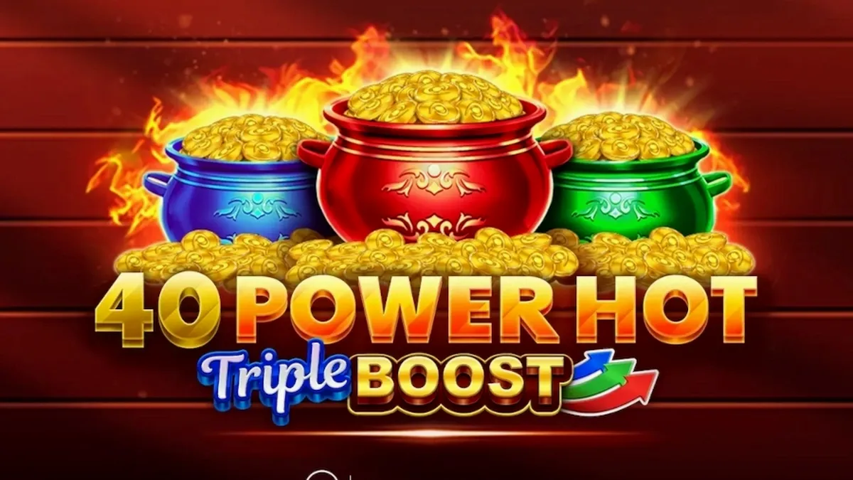Ang interface ng 40 Power Hot Triple Boost slot na nagpapakita ng mga reels at betting options.
